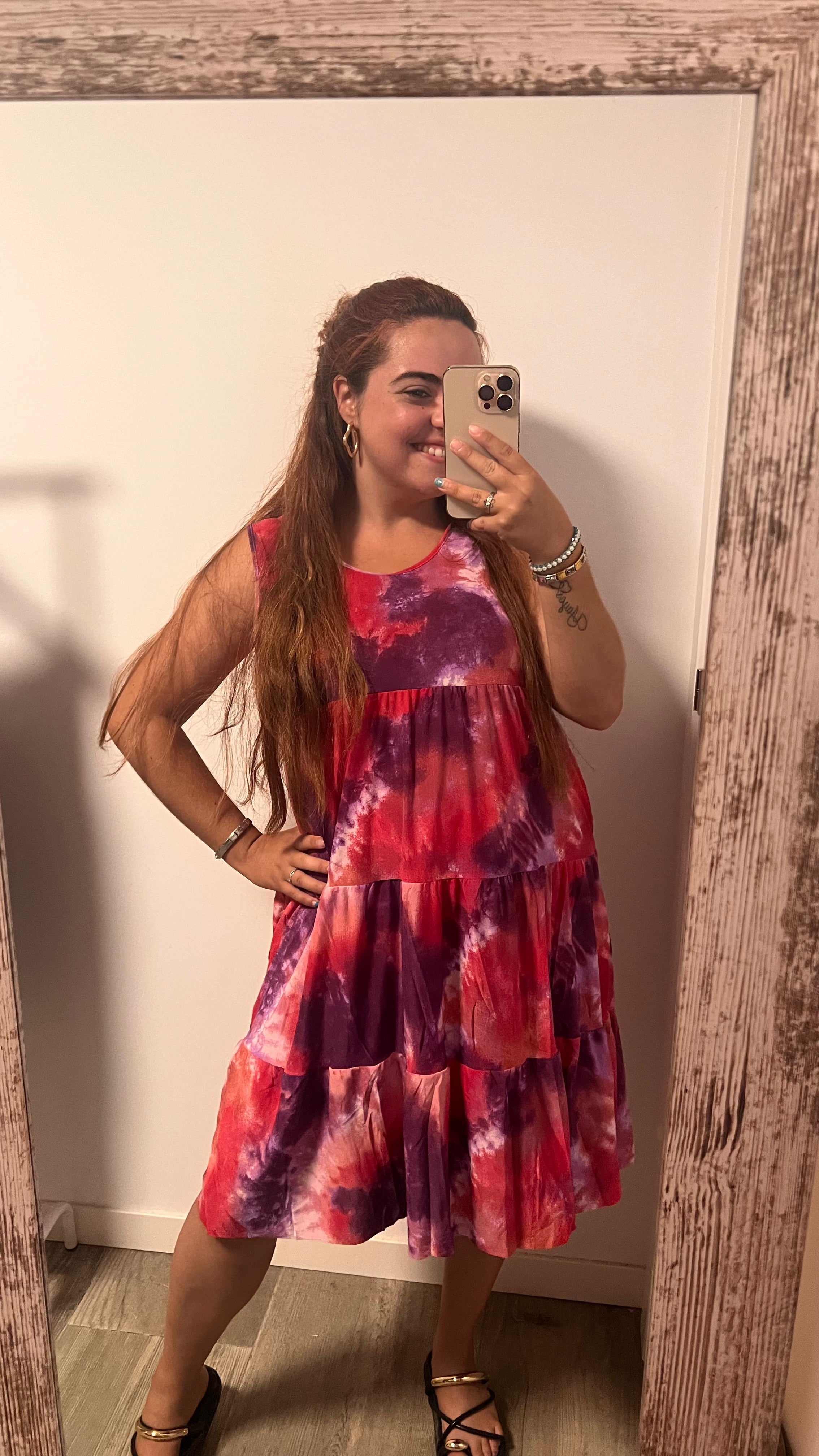 Vestido Carmela tie-dye rojo rosa morado